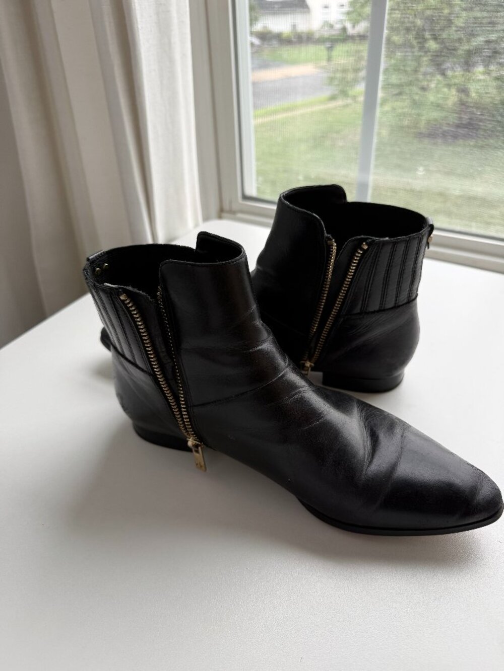Calvin Klein Chelsea Ankle Boots Black Size 7 Gold Zipper Booties